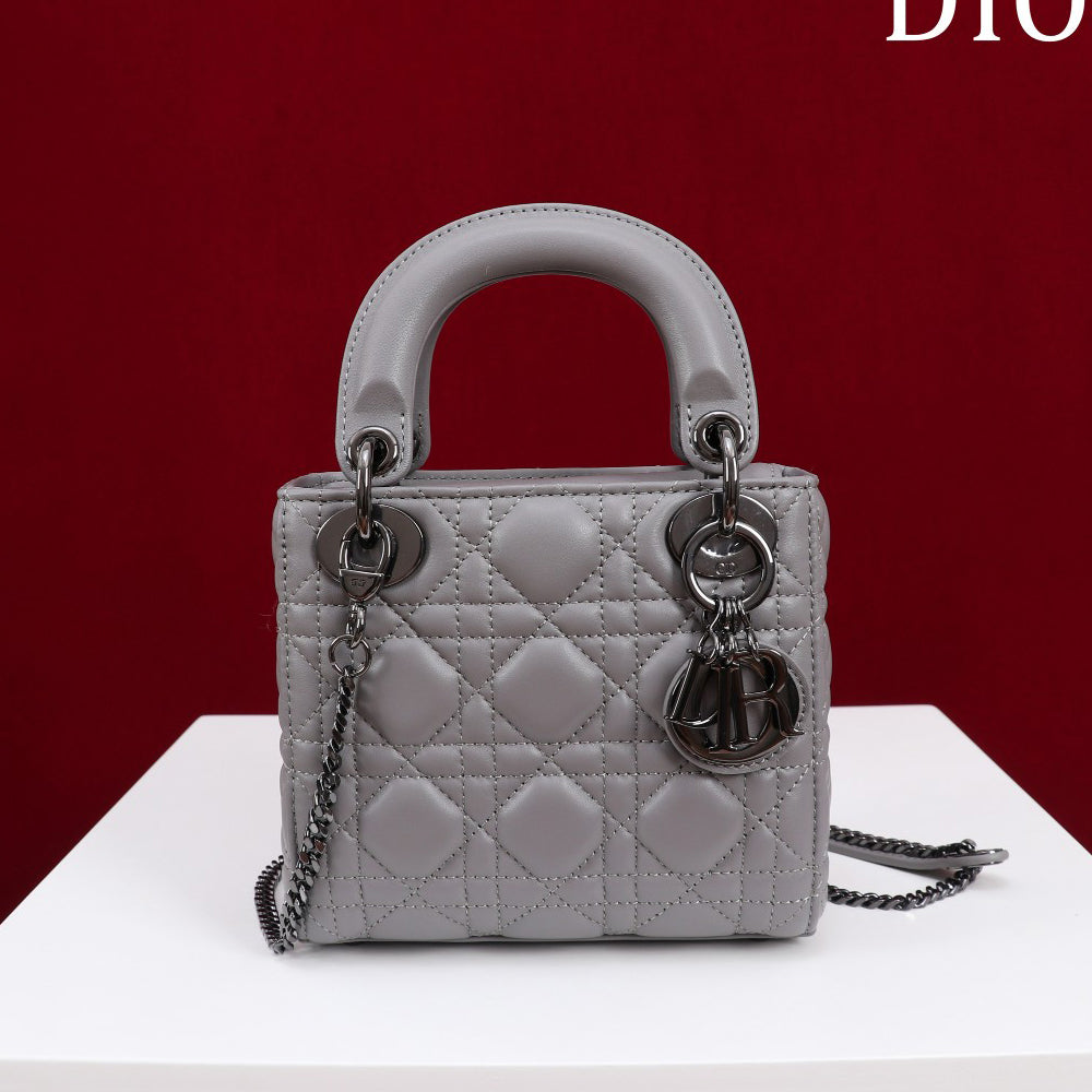 CD Lady Women's Solid Color Metal Pendant Removable Chain Shoulder Strap Wicker Pattern Sheepskin Leather Single Shoulder Crossbody Handbag Bag Bags #77461