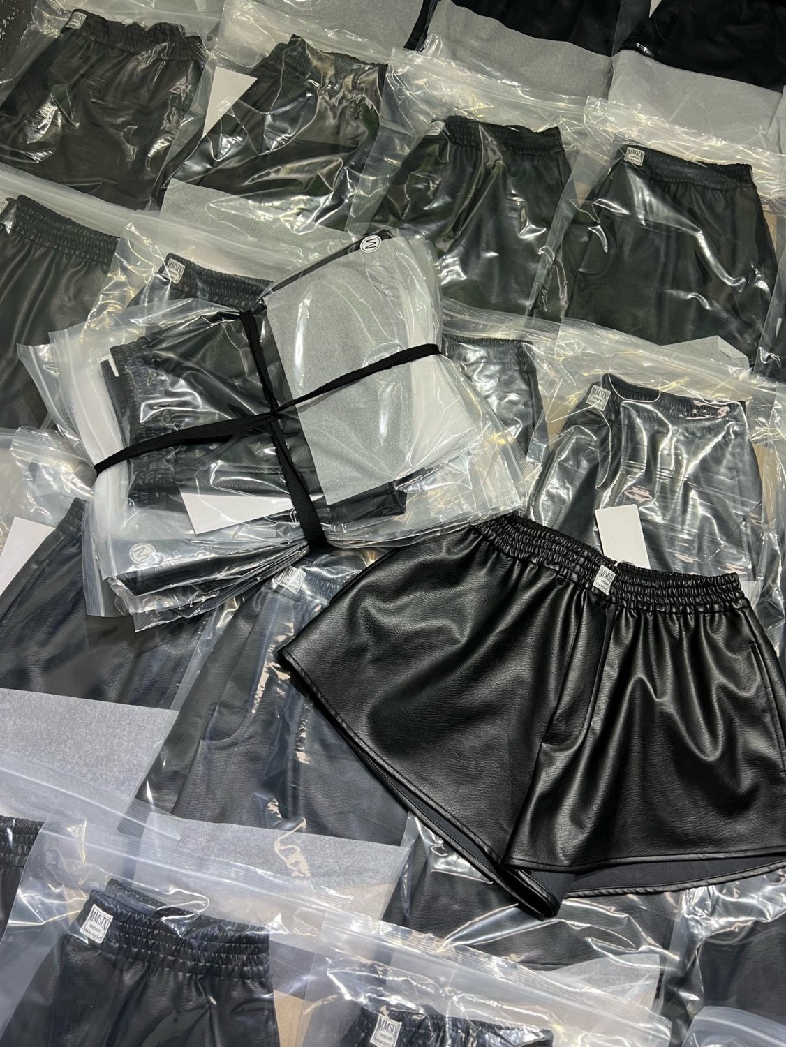 Marginal MM6 Women's Stretch Solid color Lychee texture Faux leather Shorts #194223