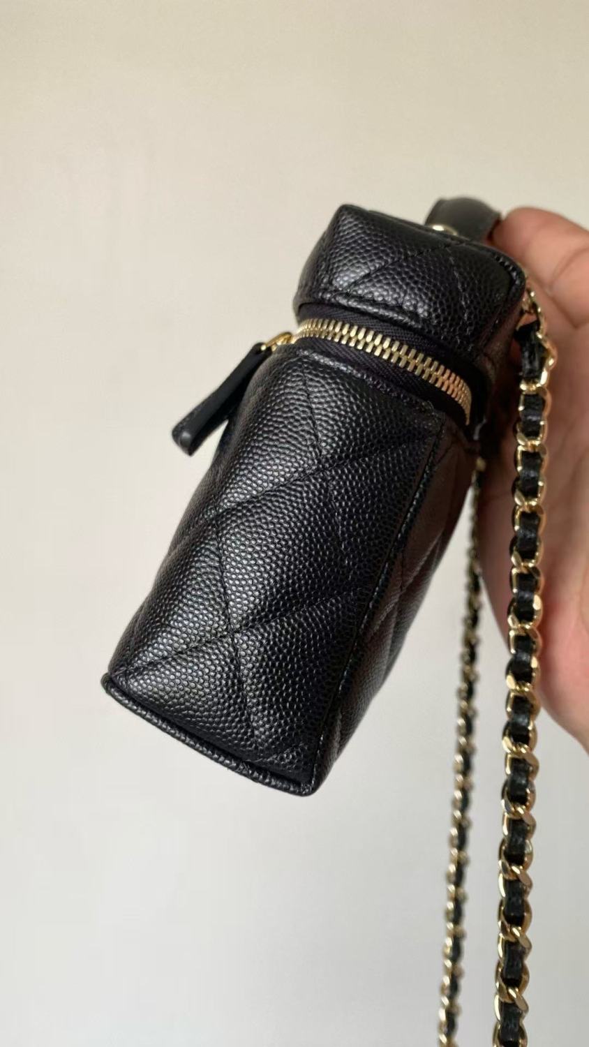 25P Women's Black Heart-Shaped Rhinestone Buckle with Brand Logo. Litchi Leather Shoulder/Crossbody Bag #81935L