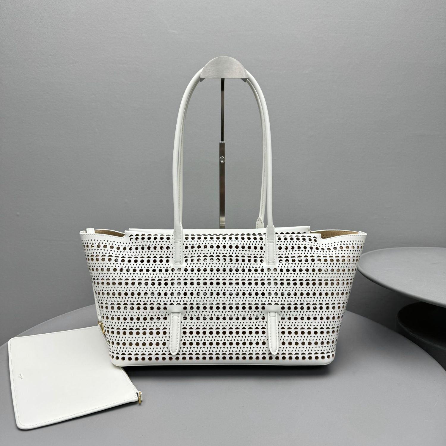 Alaia Mina Cutout Shoulder Bag Design Fashionable Women's Retro Solid Color Casual Temperament Vienne Cutout Carved Pattern  Bag Bags #81633