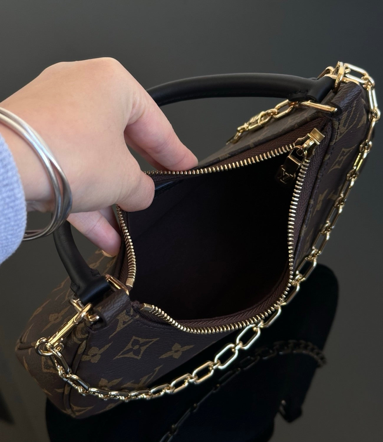 2025 New Crescent Moon Bag. Cathy Small L Monogram Handbag. Comes with Full Packaging #83131A