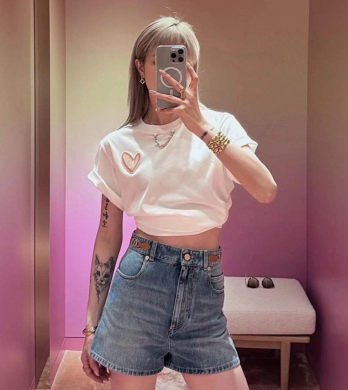 Women's Spring And Summer LV Chain Heart Appliqu T-shirt Solid Color Fashion Casual Round Neck Cotton Tops #71375