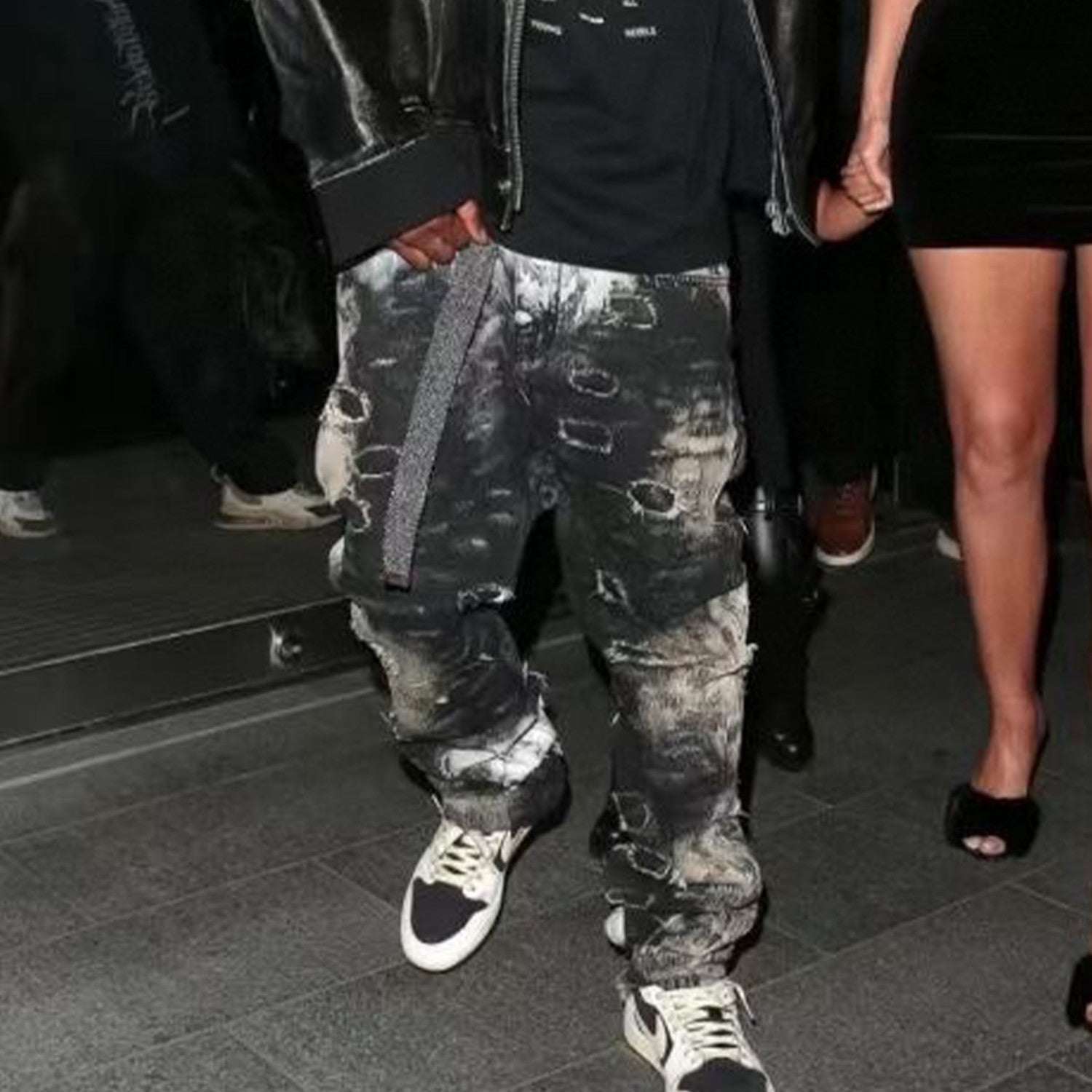 Men's Cotton Black and White Fashion Embroidered Washed Destroyed Denim Trousers Ngvp #7769