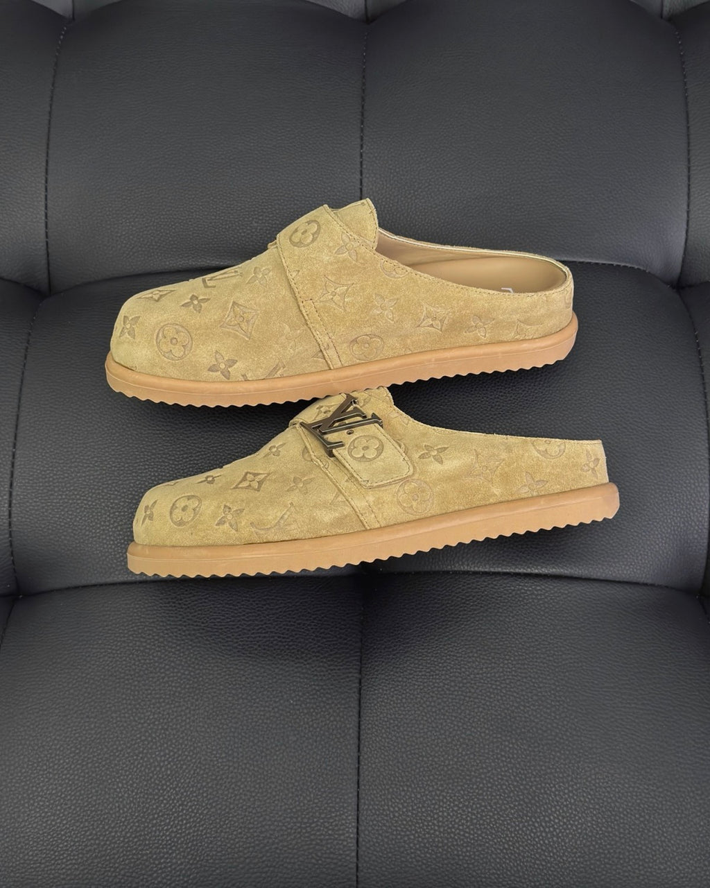 LV Easy Mule Men's And Women's Summer Solid Color Letter Print Suede Leather Birkenstock Shoes #77925