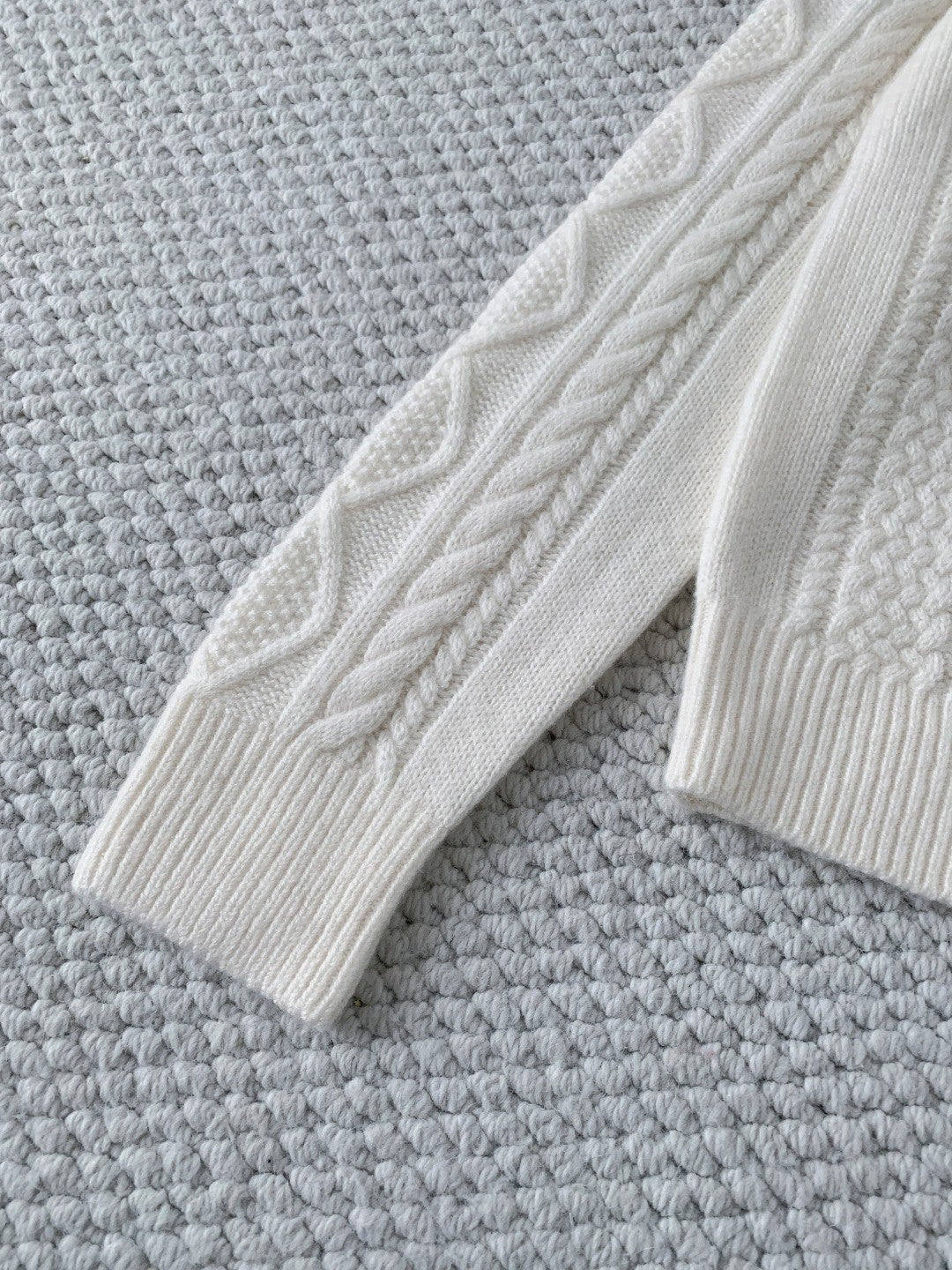 25 Coco Spring Autumn New Women's Ski Long-Sleeved Sweater Women's Fall/Winter Base Layer Sweaters: Stylish and Refined #83229A