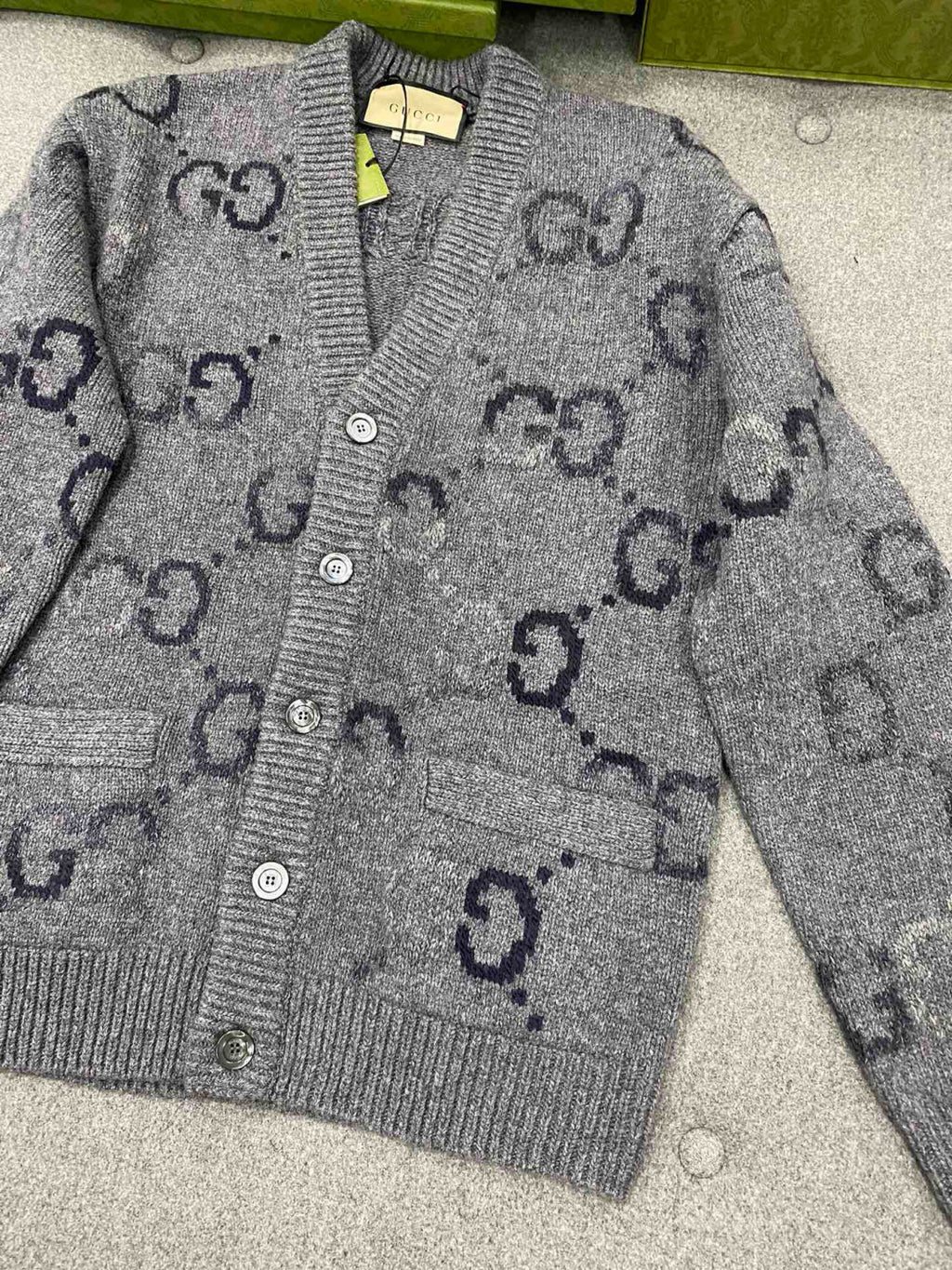 Men's Spring and Autumn Grey Pattern Appliqu¨¦d Single Breasted V-neck long Sleeved Knit Wool Cardigan With GG Intarsia #97794