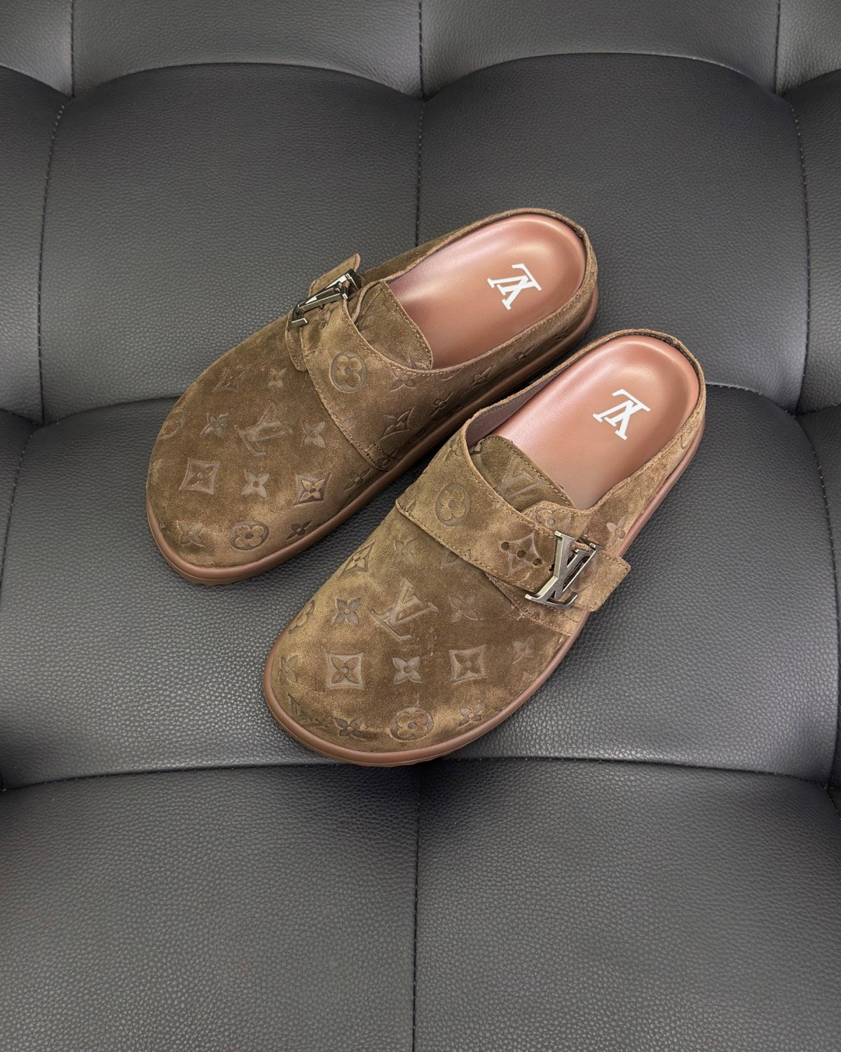 LV Easy Mule Men's And Women's Summer Solid Color Letter Print Suede Leather Birkenstock Shoes #77925