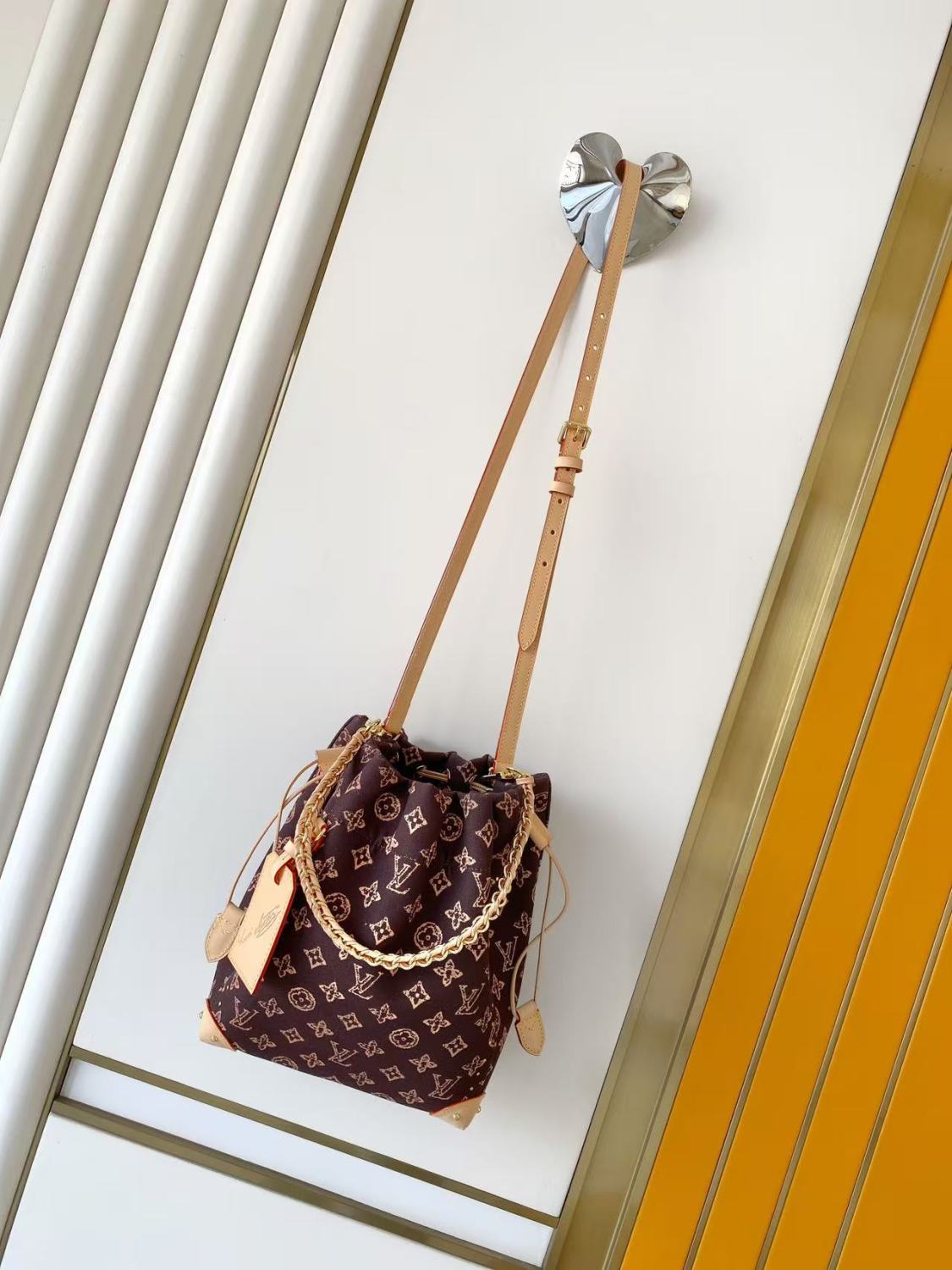 2025 Early Spring Collection Women's Classic No¨¦ Handbag M28103 Trunk Collection Monogram Reverse Canvas Handbag Shoulder Bag Bags #82543A