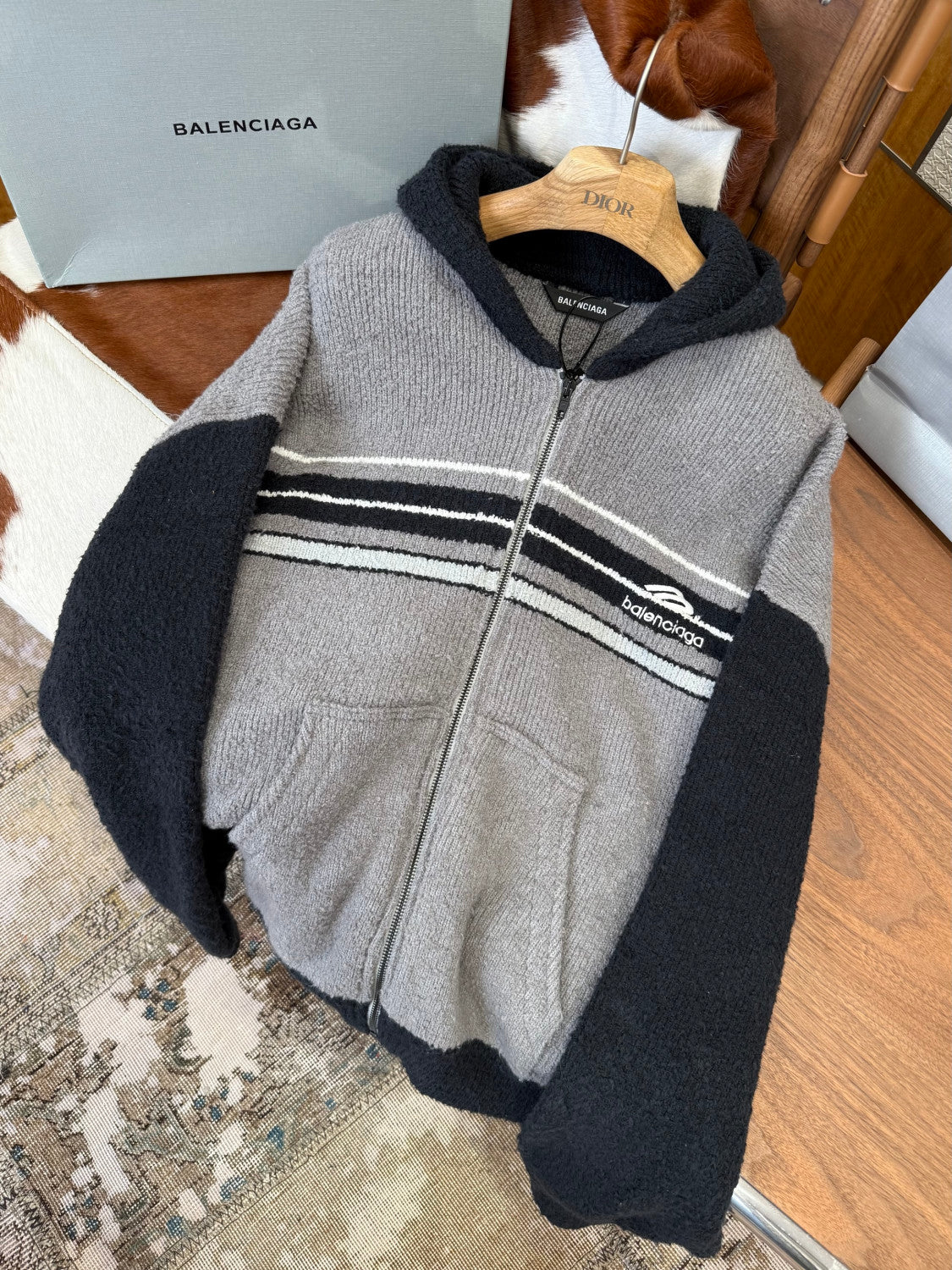 Men's Fluffy Zip-up Hoodie Grey Black White Cardigan Fashion Color-Block Knit with Logo Embroidery  #82428A