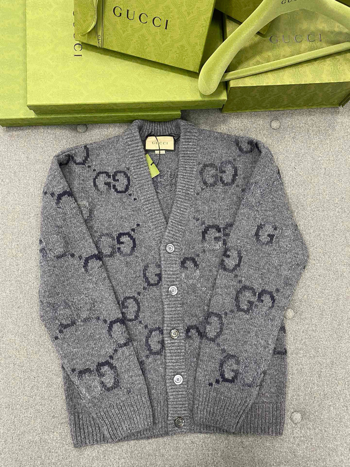 Men's Spring and Autumn Grey Pattern Appliqu¨¦d Single Breasted V-neck long Sleeved Knit Wool Cardigan With GG Intarsia #97794