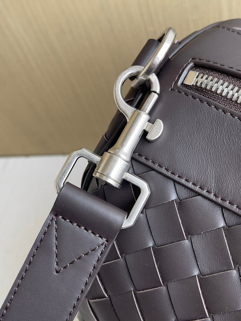 BV Intrecciato Men's Solid Color Adjustable Detachable Shoulder Strap Woven Calfskin Travel Bag #77472