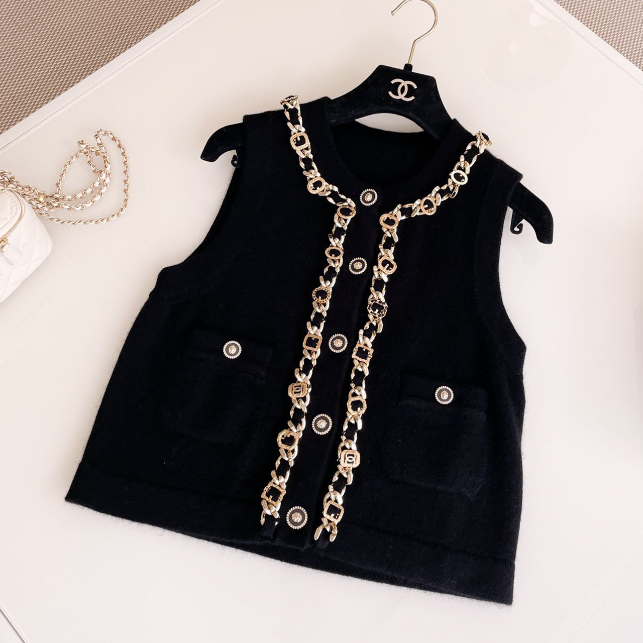Women's Fall And Winter Fashion Antique Chain Single-Breasted Black And Gold Cashmere Knitted Tank Top Fitted Vest Ngvp #9316