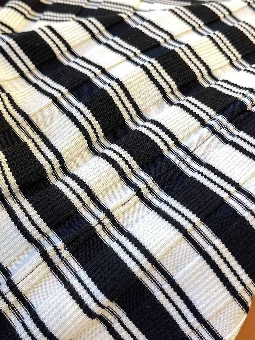 Women's Summer Black and White Striped Crew Neck Knit Short Sleeve Sweater Top #75878