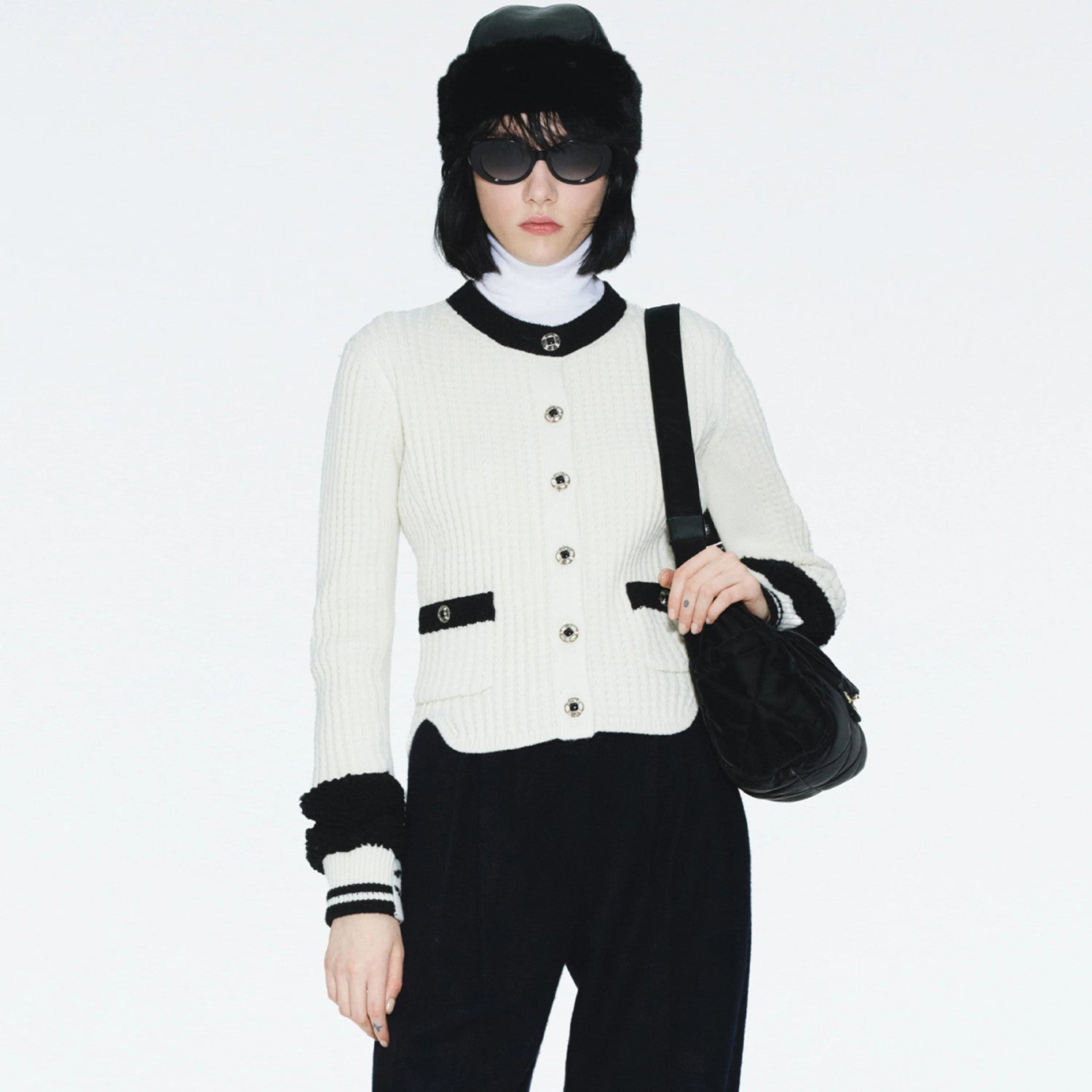2025/26 Coco Neige Women's Fall/winter Cashmere Knit Cardigan Black And White Color-blocked Single-breasted Button-up Stylish And Refined Cardigan #82119A
