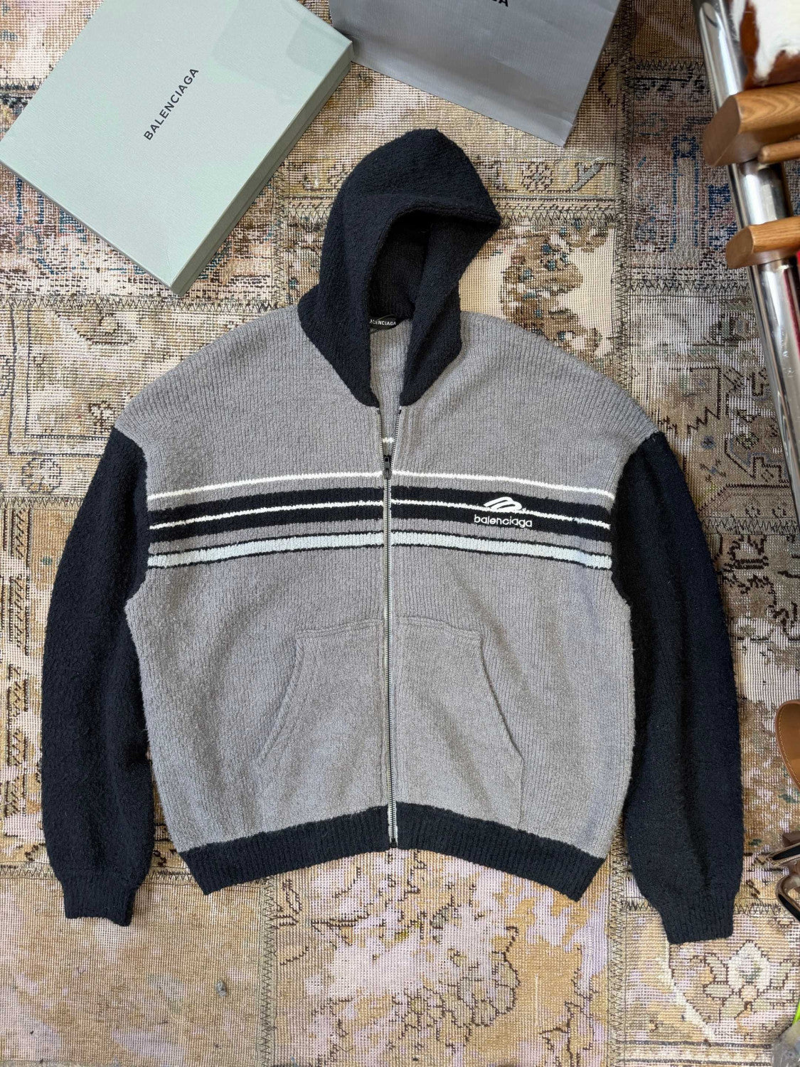 Men's Fluffy Zip-up Hoodie Grey Black White Cardigan Fashion Color-Block Knit with Logo Embroidery  #82428A