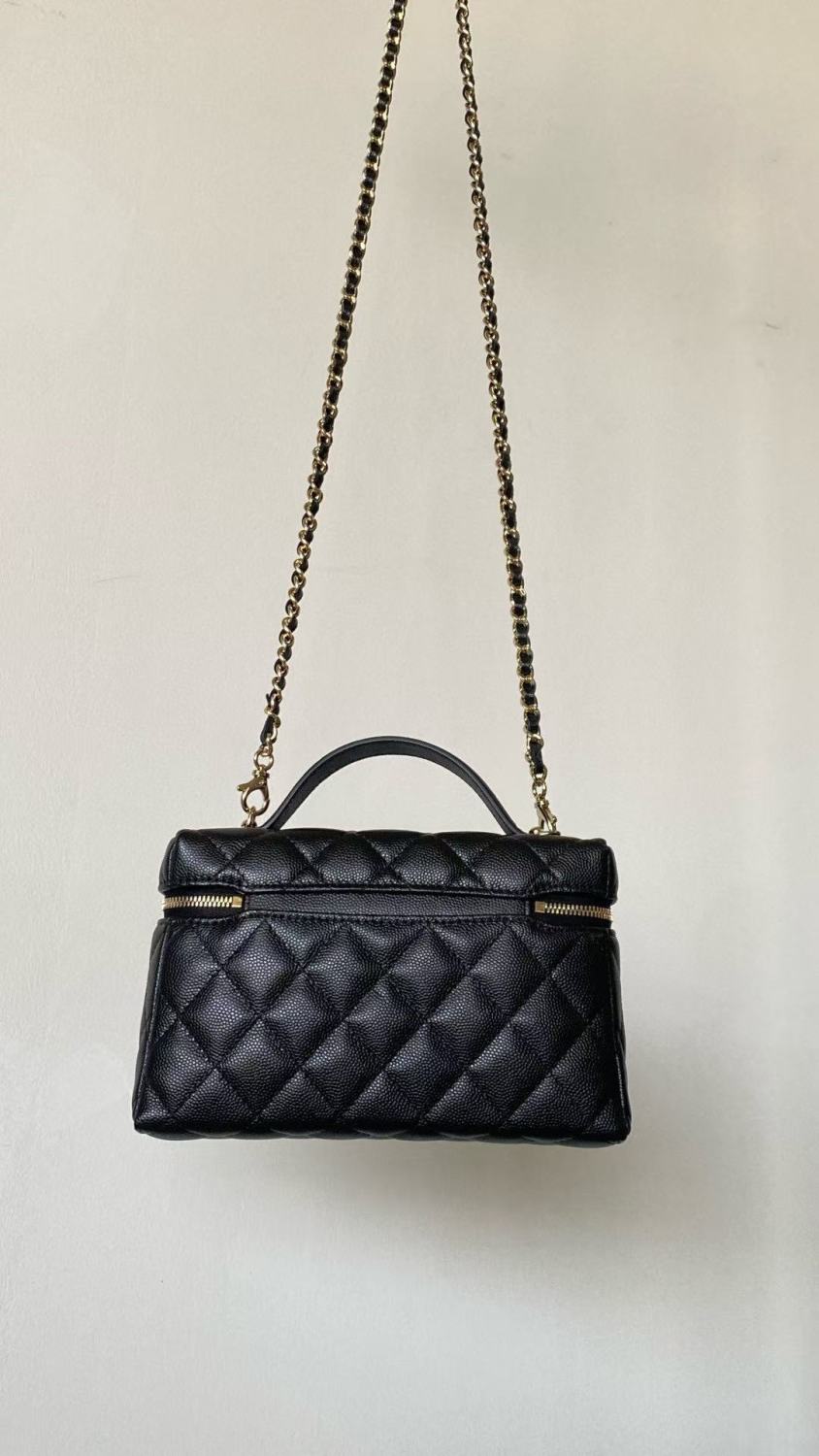 25P Women's Black Heart-Shaped Rhinestone Buckle with Brand Logo. Litchi Leather Shoulder/Crossbody Bag #81935L