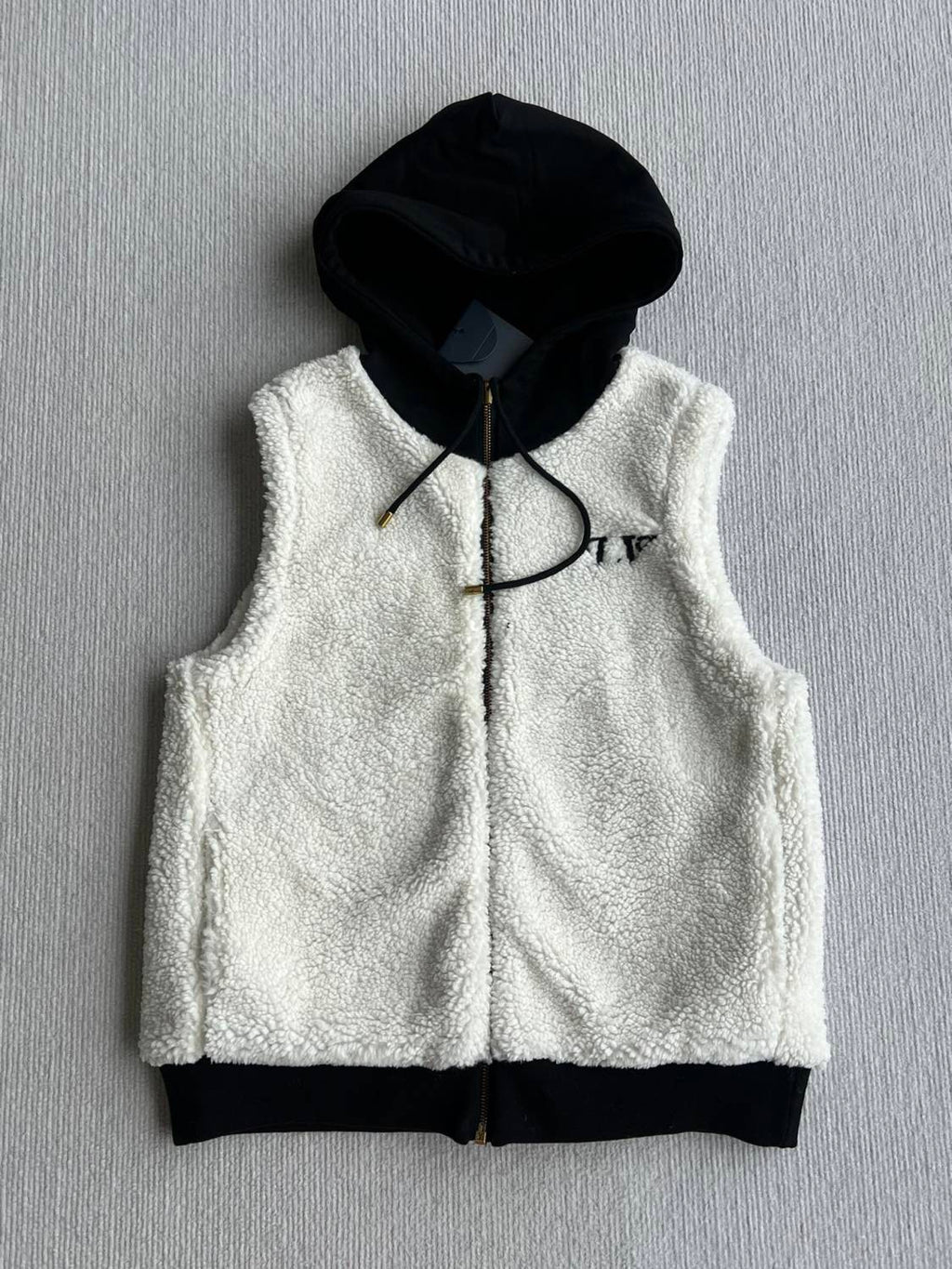 1VMen's Reversible Shearling Hooded Vest With Embroidered Badge Sleeveless Fashion Jacket For Fall/winter #9327Z