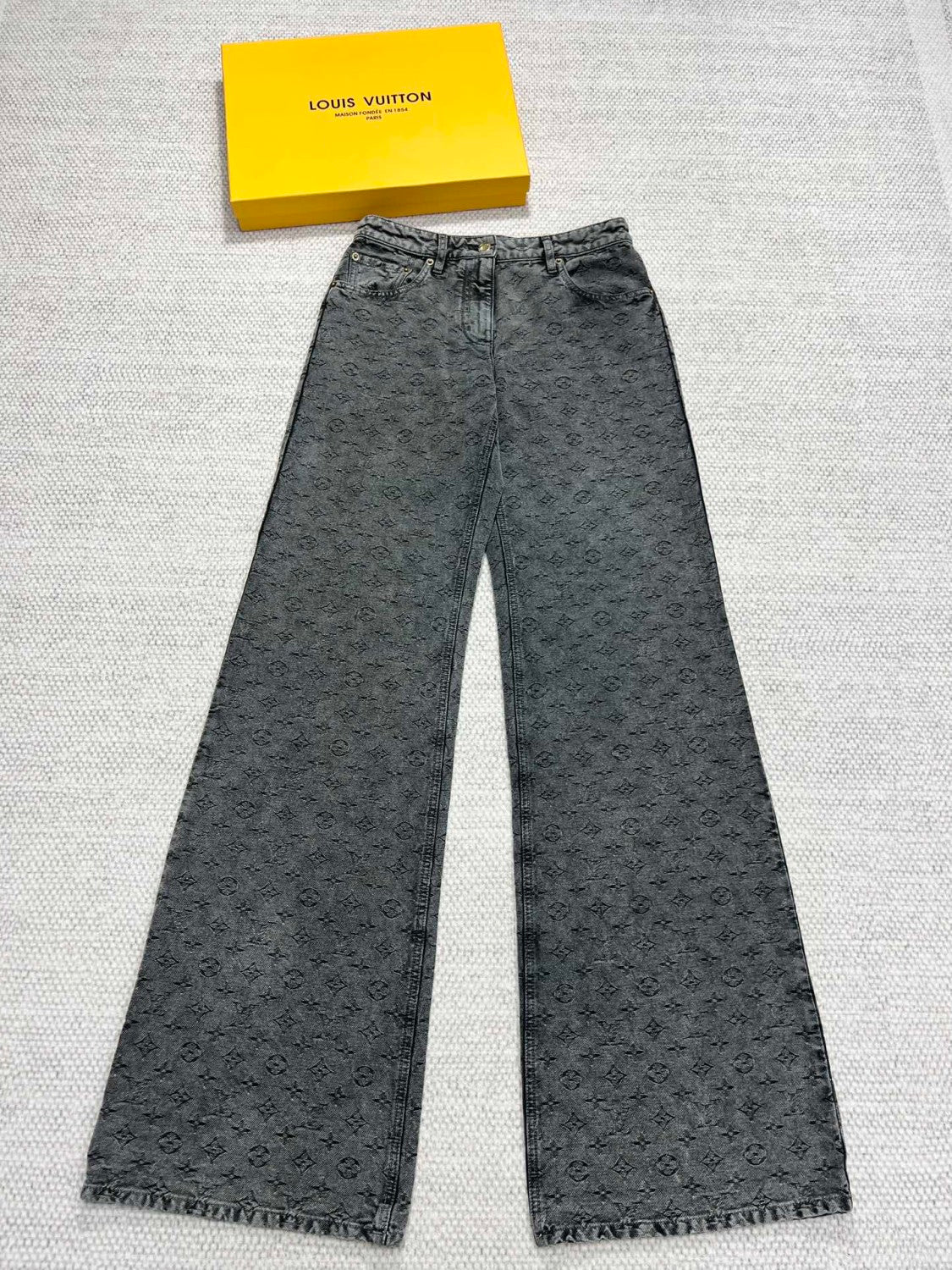 Women's Spring Autumn Solid Color Monogrammed Cameo Flared Cropped Jeans Pants #73921