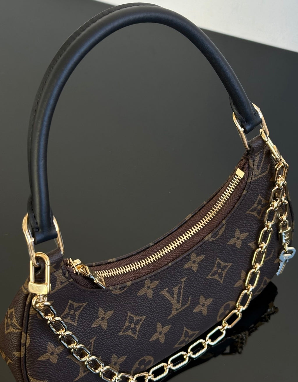 2025 New Crescent Moon Bag. Cathy Small L Monogram Handbag. Comes with Full Packaging #83131A