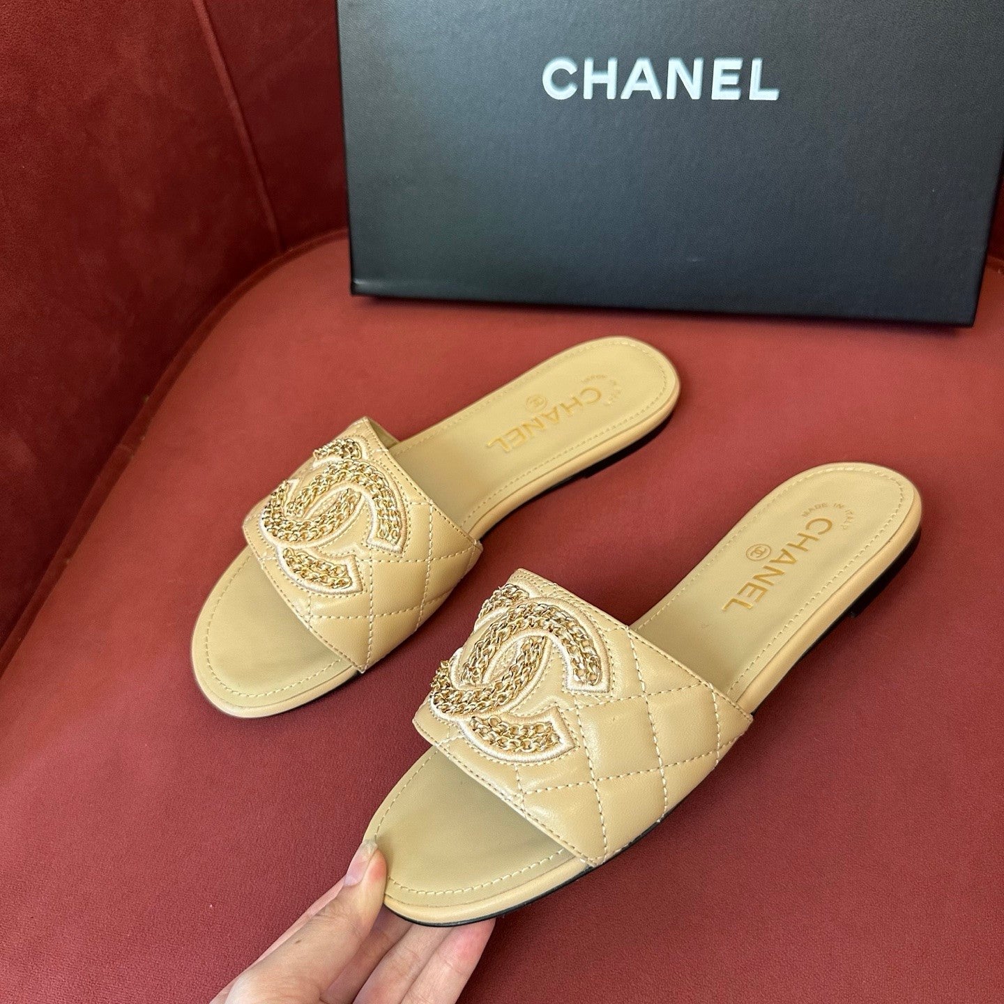 CC Women's Spring Summer Leather Logo Slippers Solid Color Woven Shoes Fashion Casual Trend Elegant Sandals #81417