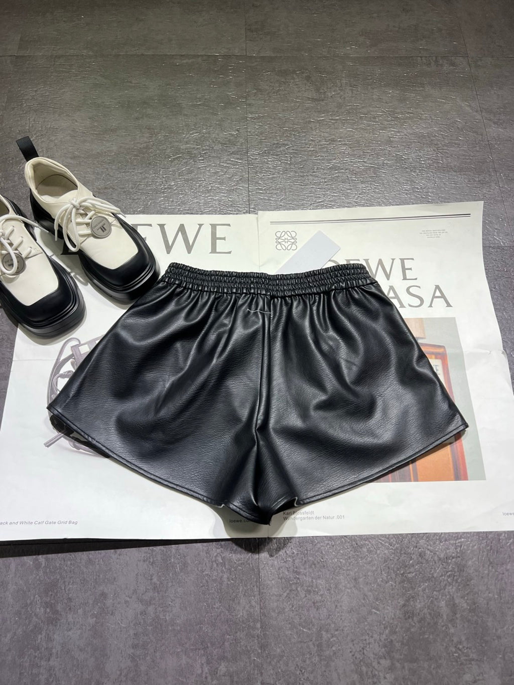 Marginal MM6 Women's Stretch Solid color Lychee texture Faux leather Shorts #194223