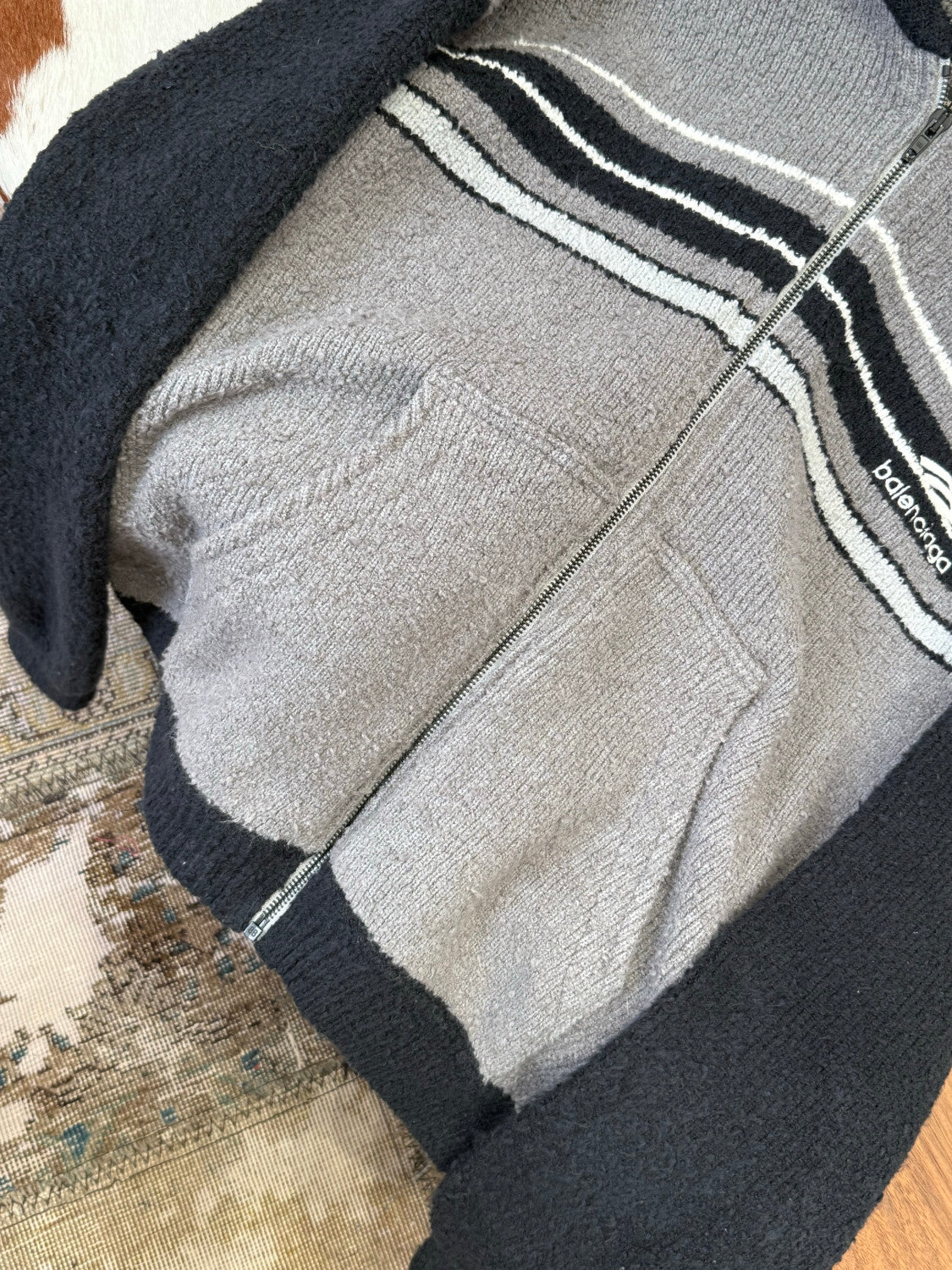 Men's Fluffy Zip-up Hoodie Grey Black White Cardigan Fashion Color-Block Knit with Logo Embroidery  #82428A